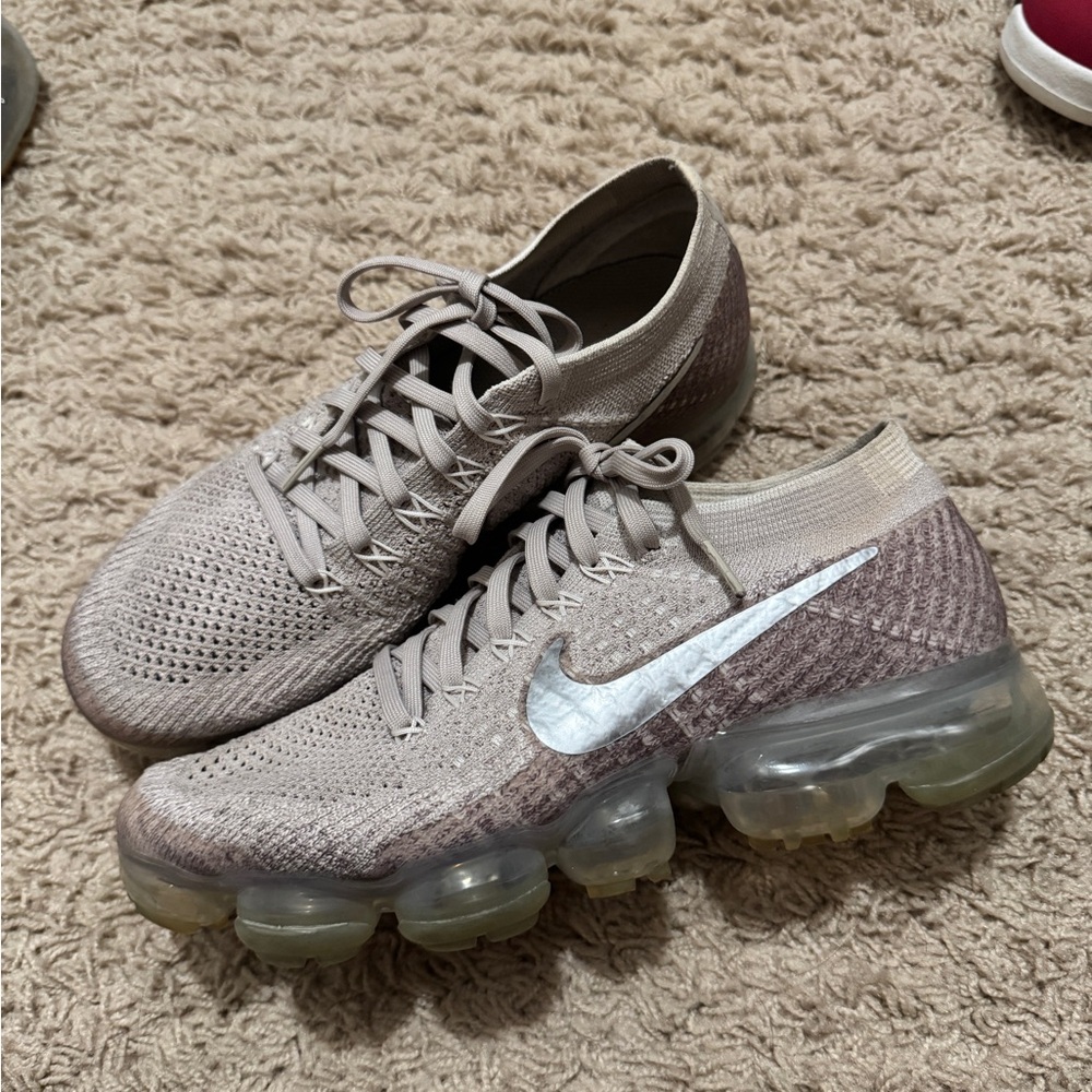 Nike Women's VaporMax Flyknit Shoes - Light Grey
